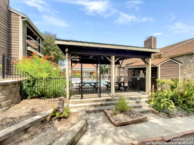 Image 30 of 31 For 11520 Huebner Rd  108