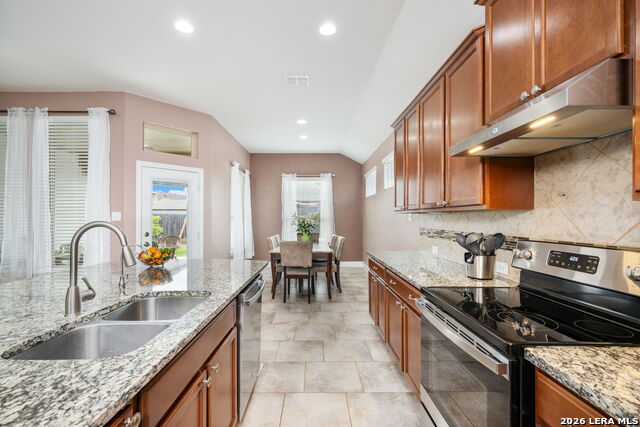 Listing photo id 25 for 1610 Sun Canyon Blvd