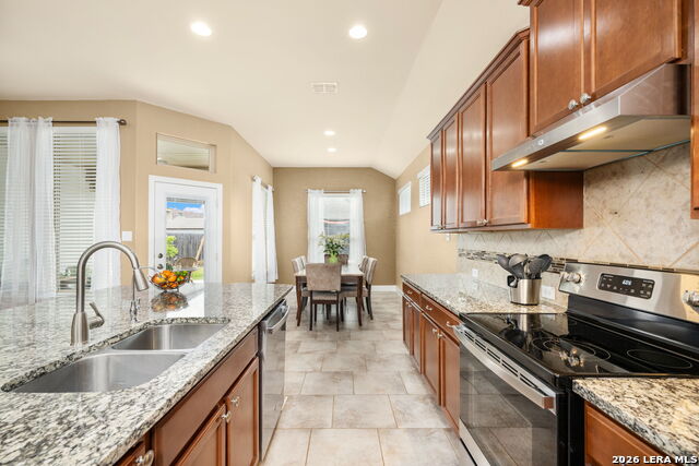 Listing photo id 26 for 1610 Sun Canyon Blvd