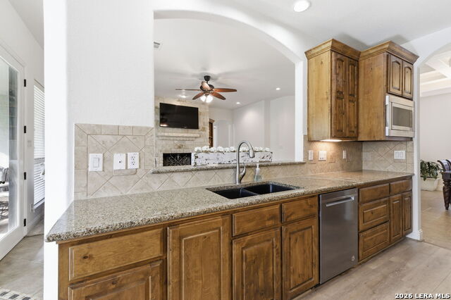 Image 9 of 43 For 248 Leather Leaf