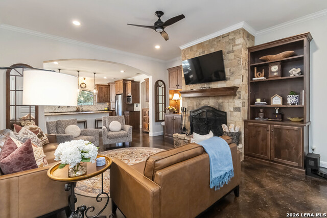 Image 4 of 41 For 412 Elmwood Dr