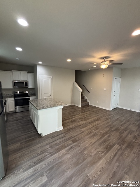 Image 8 of 19 For 13314 Stadium Cove  102