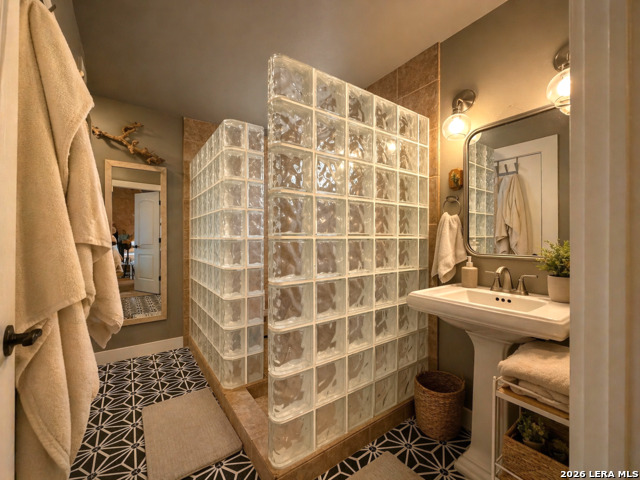 Image 20 of 31 For 326 Queen Anne Ct