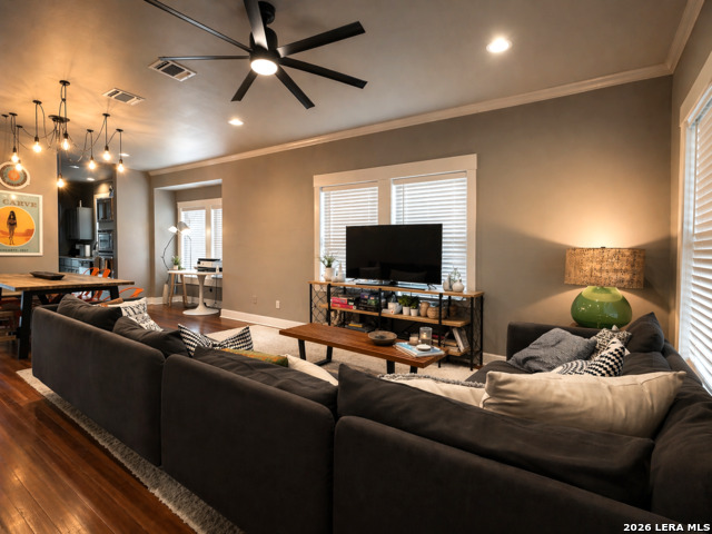 Image 3 of 31 For 326 Queen Anne Ct