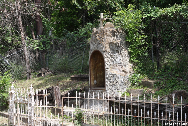 Image 6 of 13 For 546 Pershing Ave