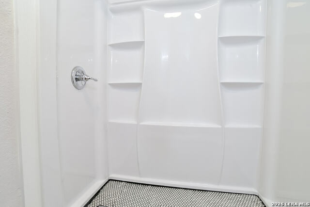 Image 18 of 24 For 1225 Coll W