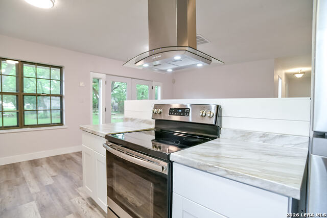 Image 9 of 24 For 1225 Coll W