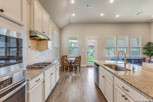 Listing photo id 12 for 17125 Casanova