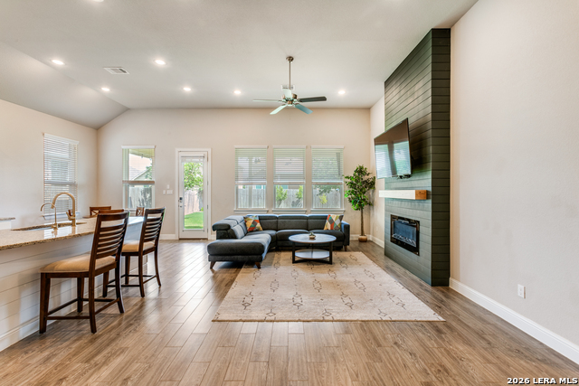 Listing photo id 4 for 17125 Casanova