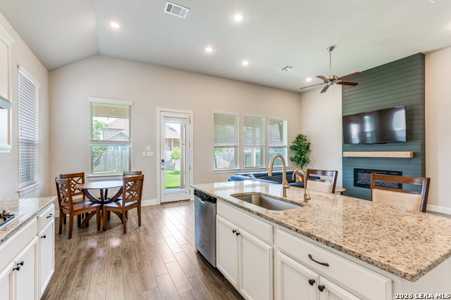 Listing photo id 7 for 17125 Casanova