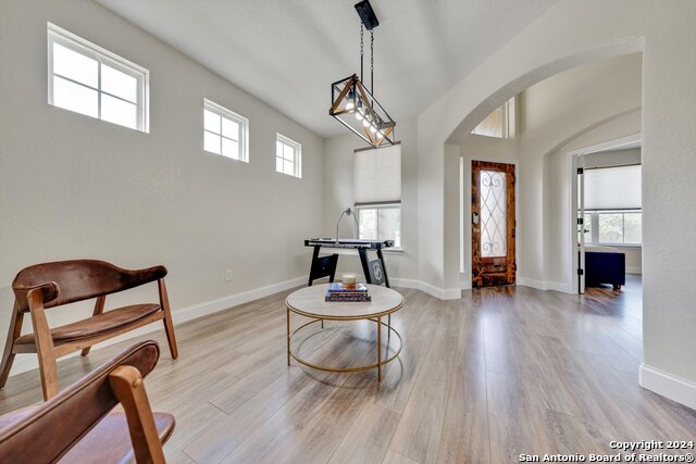 Listing photo id 8 for 23902 Alpine Ldg