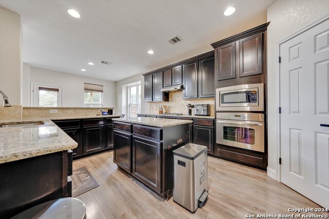 Listing photo id 11 for 23902 Alpine Ldg