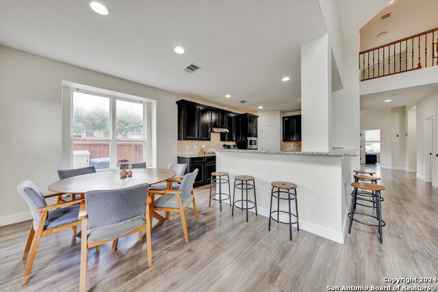 Listing photo id 13 for 23902 Alpine Ldg