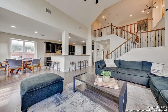 Listing photo id 14 for 23902 Alpine Ldg