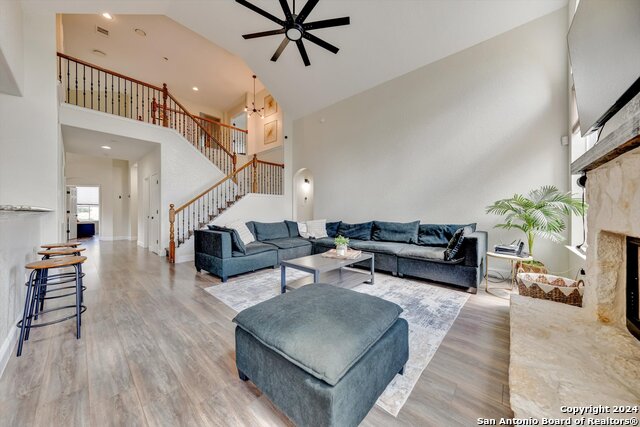 Listing photo id 15 for 23902 Alpine Ldg