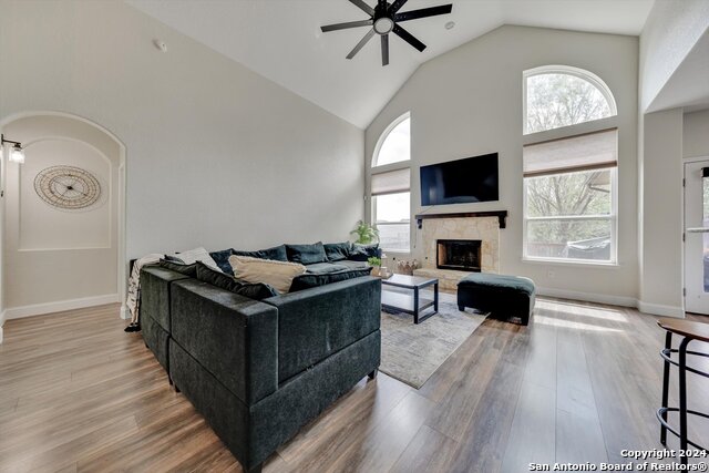 Listing photo id 16 for 23902 Alpine Ldg