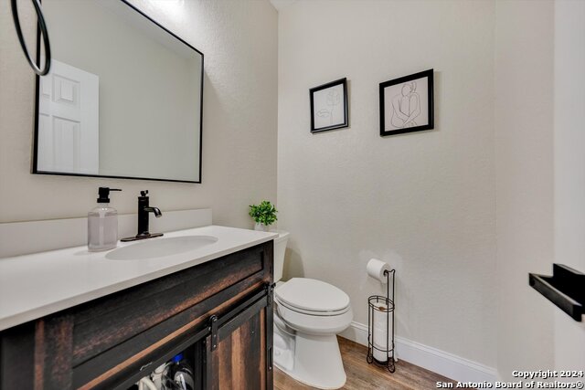 Listing photo id 18 for 23902 Alpine Ldg