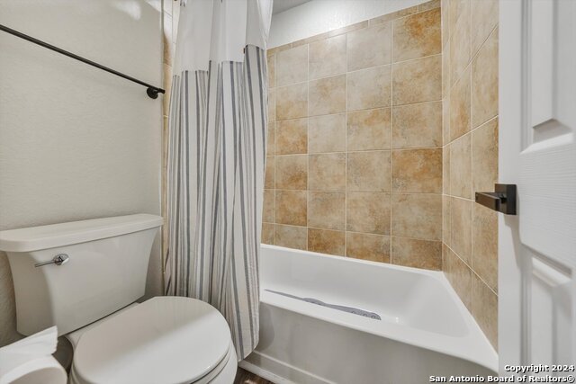 Listing photo id 29 for 23902 Alpine Ldg