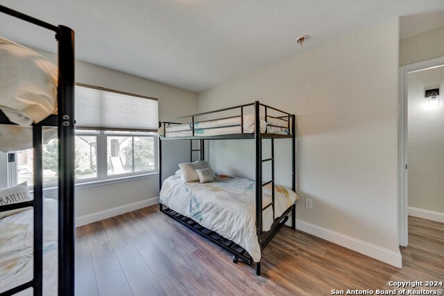 Listing photo id 31 for 23902 Alpine Ldg