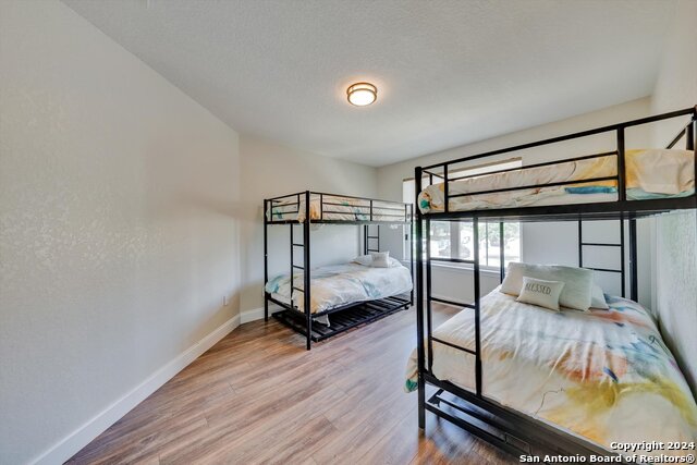 Listing photo id 32 for 23902 Alpine Ldg