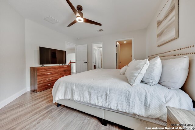 Listing photo id 34 for 23902 Alpine Ldg