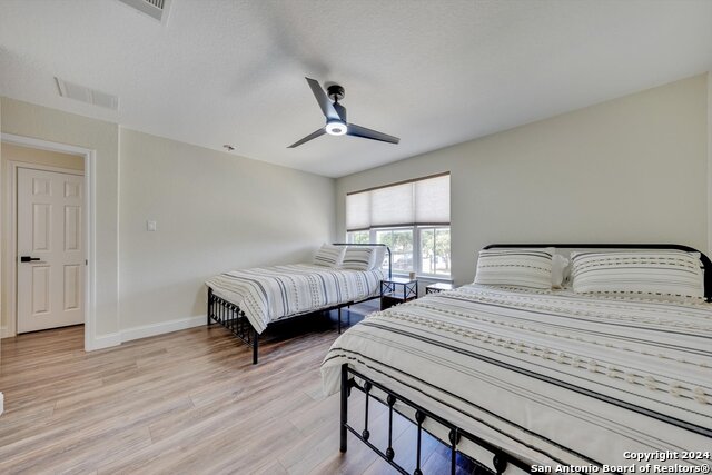 Listing photo id 37 for 23902 Alpine Ldg