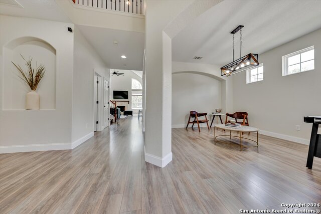 Listing photo id 2 for 23902 Alpine Ldg