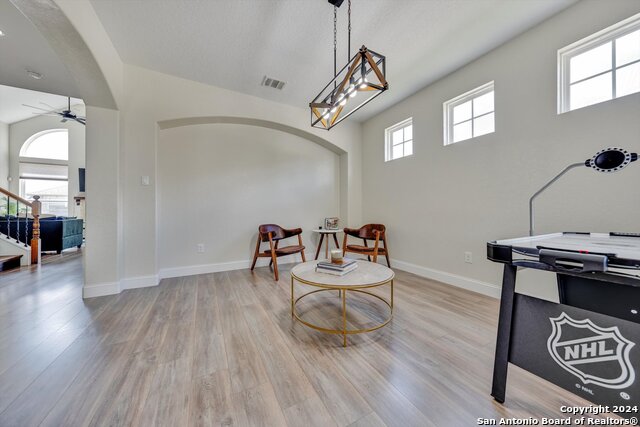 Listing photo id 3 for 23902 Alpine Ldg