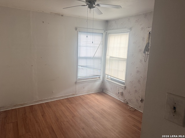 Image 10 of 23 For 470 Amber St E