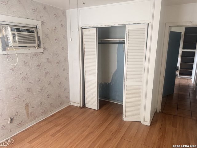 Image 11 of 23 For 470 Amber St E