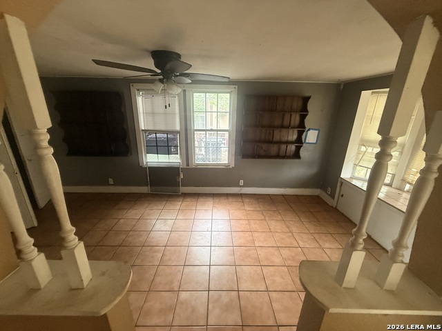 Image 13 of 23 For 470 Amber St E