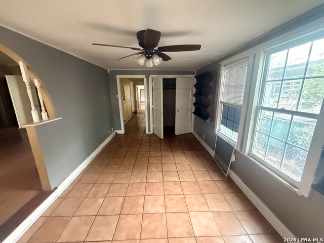 Image 14 of 23 For 470 Amber St E