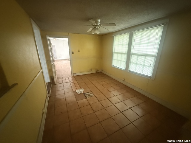 Image 15 of 23 For 470 Amber St E