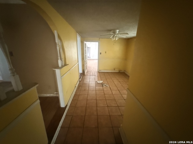 Image 16 of 23 For 470 Amber St E