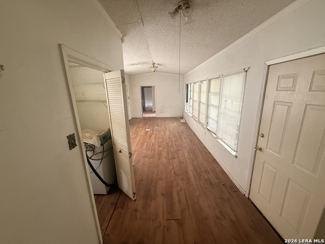 Image 17 of 23 For 470 Amber St E