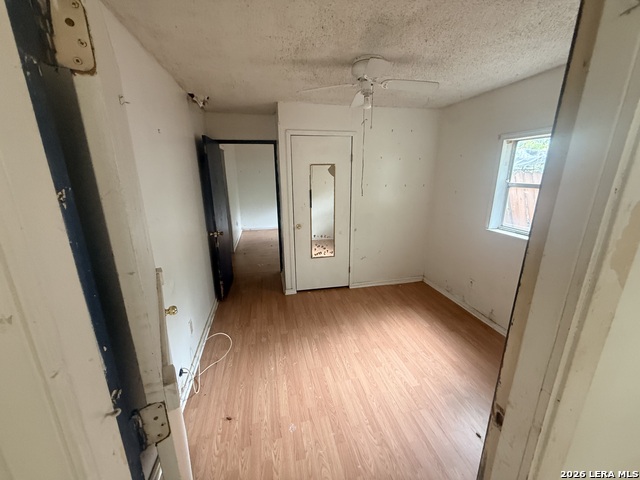 Image 19 of 23 For 470 Amber St E