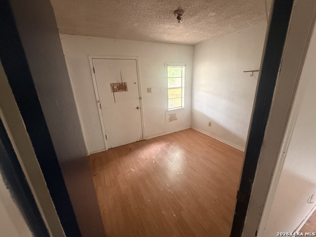 Image 21 of 23 For 470 Amber St E