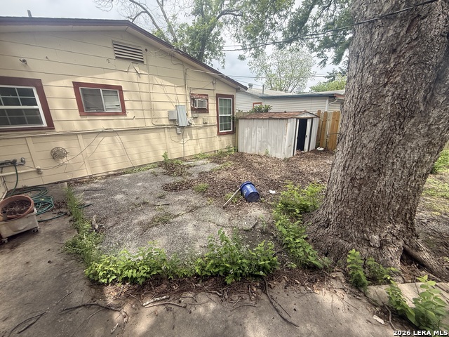 Image 22 of 23 For 470 Amber St E