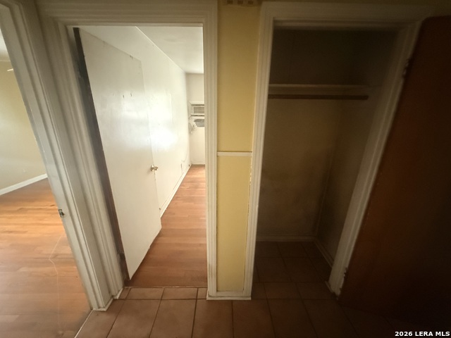 Image 4 of 23 For 470 Amber St E