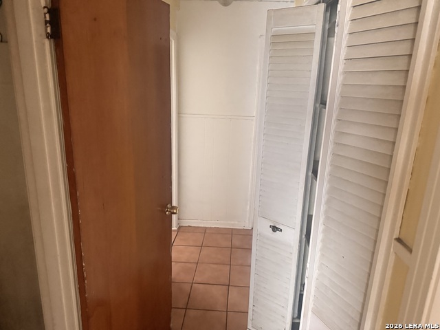 Image 8 of 23 For 470 Amber St E