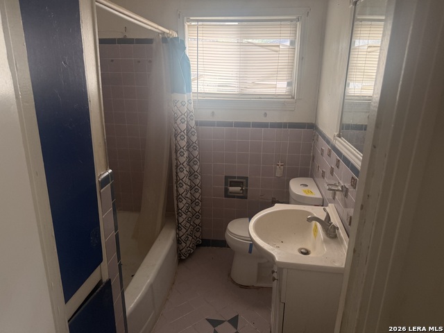 Image 9 of 23 For 470 Amber St E