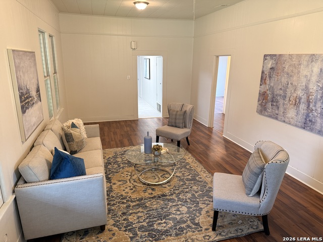 Image 5 of 21 For 1416 Trinity St N