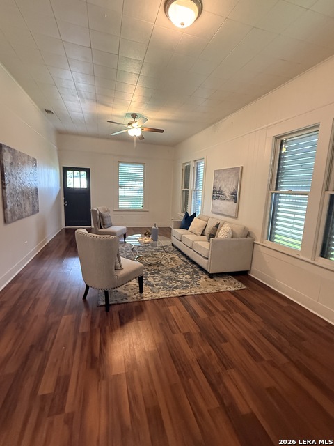 Image 8 of 21 For 1416 Trinity St N