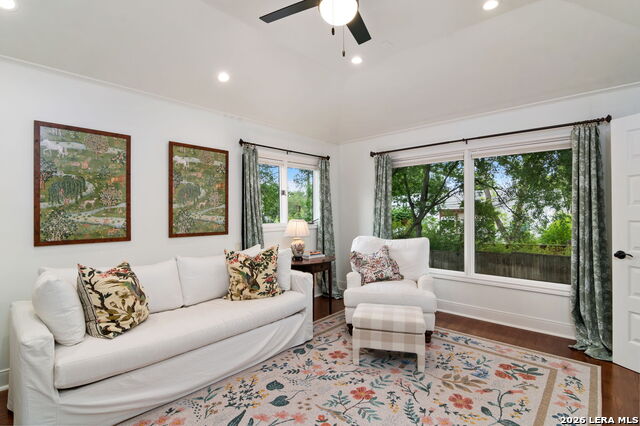 Image 12 of 48 For 340 Morningside Dr