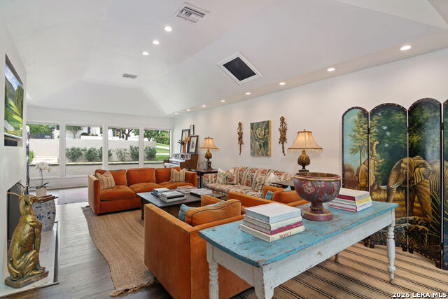 Image 2 of 48 For 340 Morningside Dr