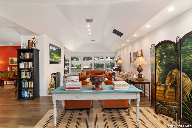 Image 26 of 48 For 340 Morningside Dr