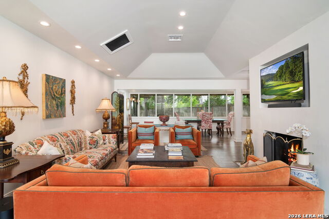 Image 8 of 48 For 340 Morningside Dr