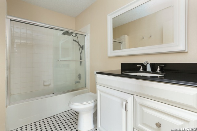 Image 13 of 14 For 11815 Vance Jackson  2404