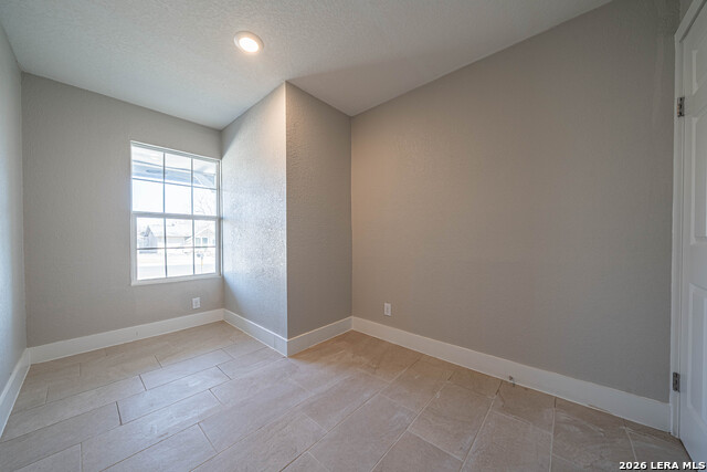 Image 21 of 34 For 7334 Glen Hart