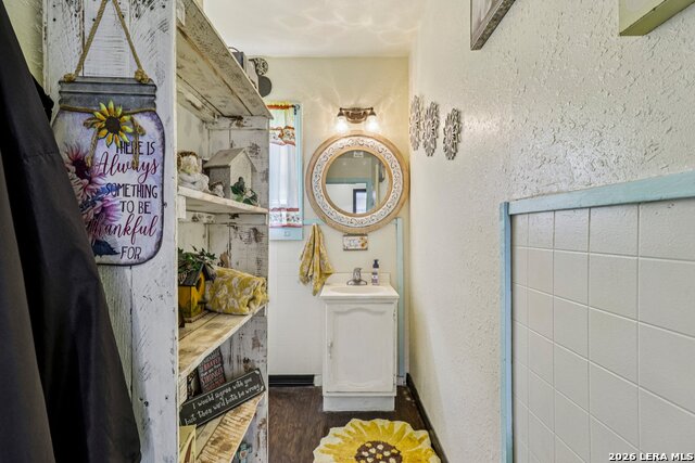 Listing photo id 16 for 102 Lady Badger